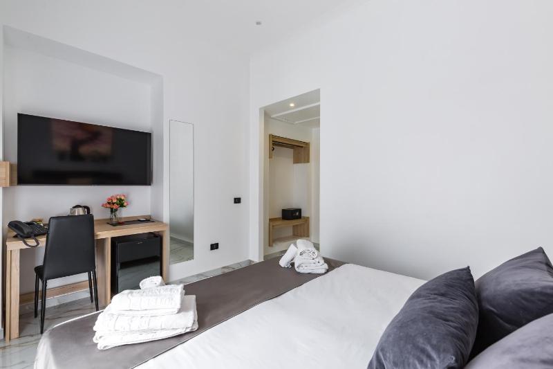Double or Twin Room with Mountain View image 3