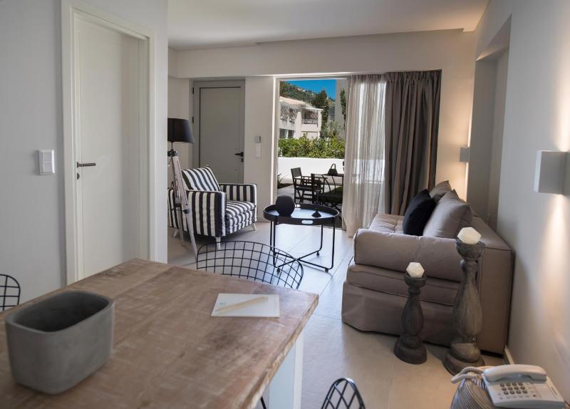 Suite with Garden View image 1