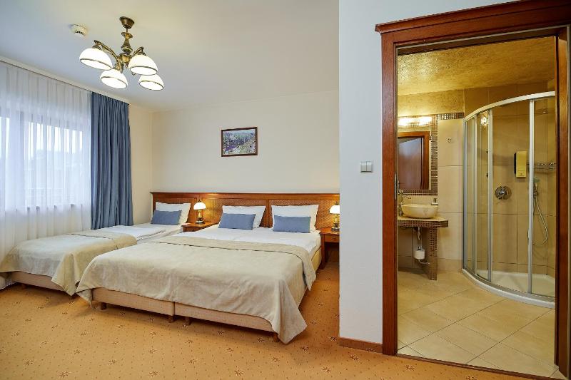 Standard Triple Room image 3
