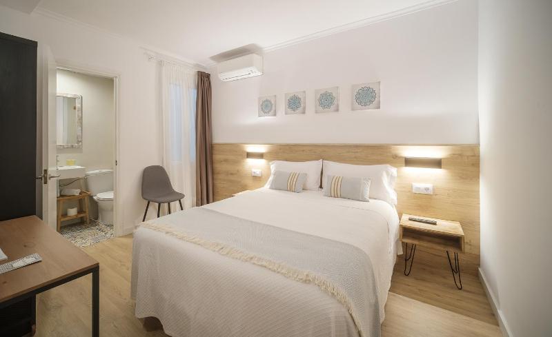 Hostal Menurka - image 34