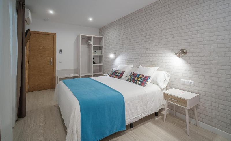 Hostal Menurka - image 12