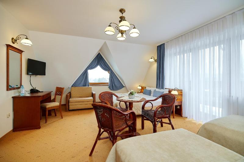 Standard Quadruple Room image 3