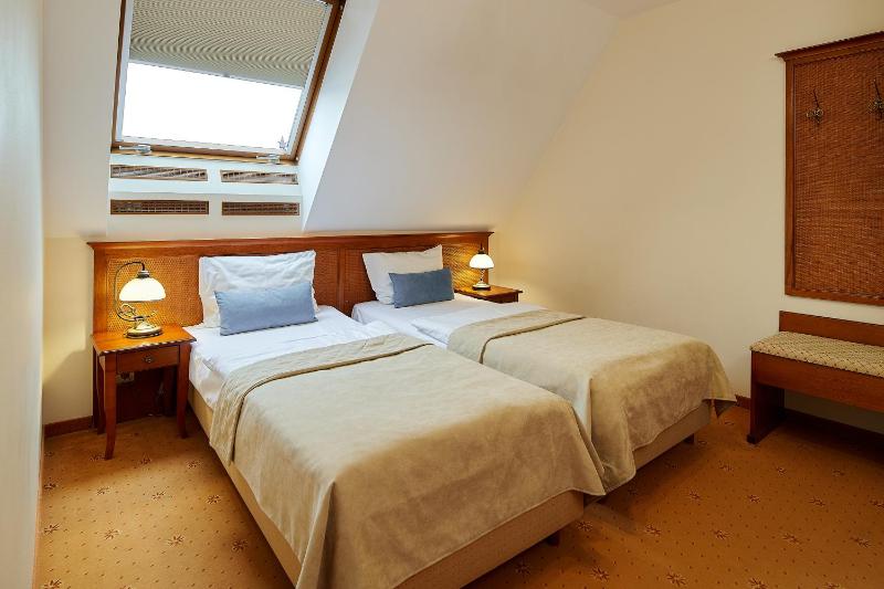 Studio (2 Adults + 2 Children) image 4