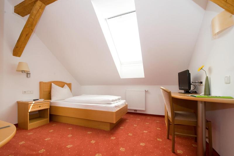 Single Room image 3