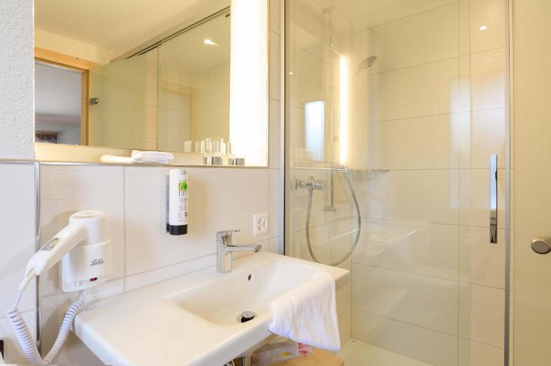 Superior Double Room with Eiger View image 2