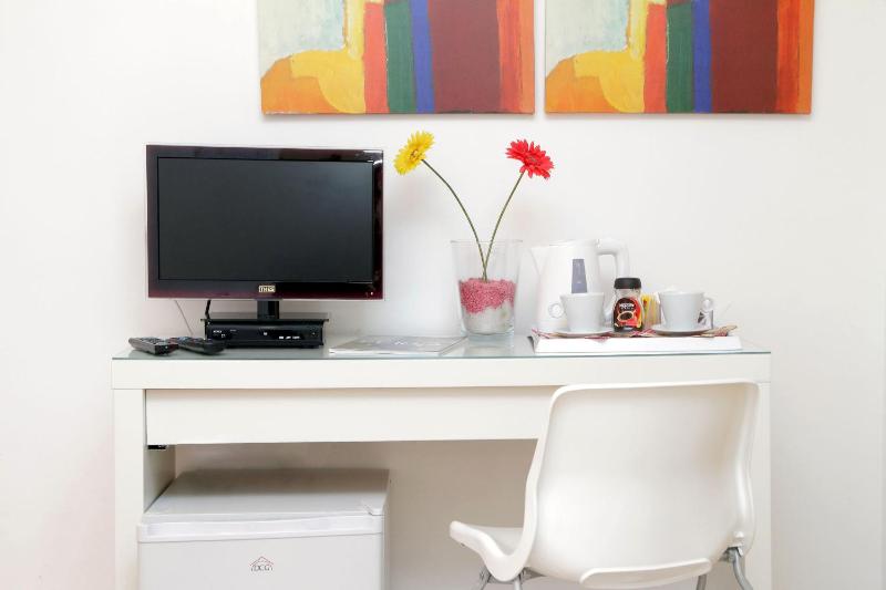 Double Room image 3
