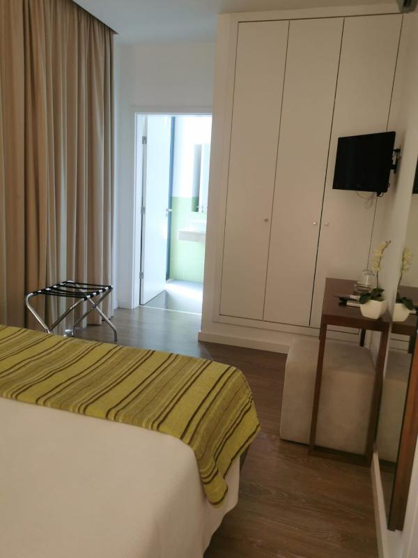 Small Double Room image 4