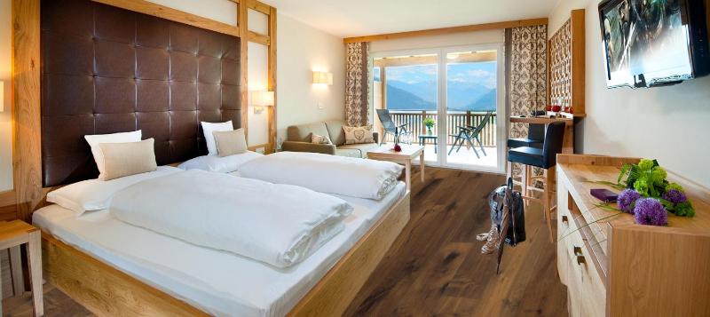 Deluxe Double Room with Balcony image 1