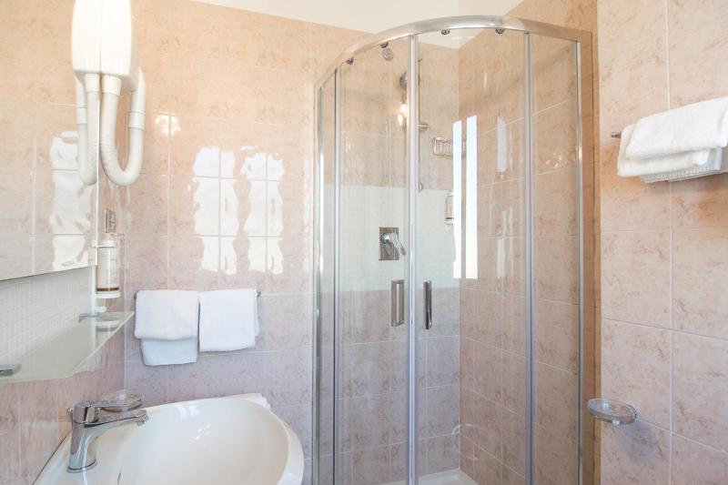 Superior Family Room image 2