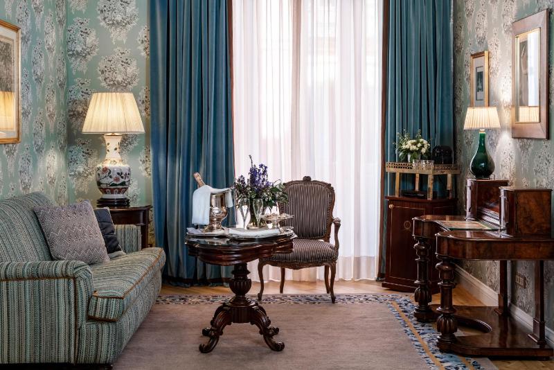 Junior Suite with Parking Included image 4