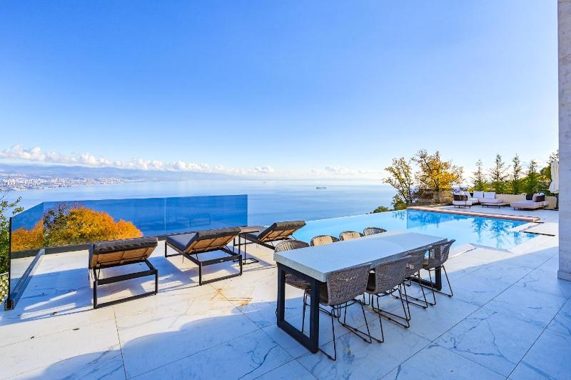 Villa Naya with Heated Pool and Hot Tub - image 13
