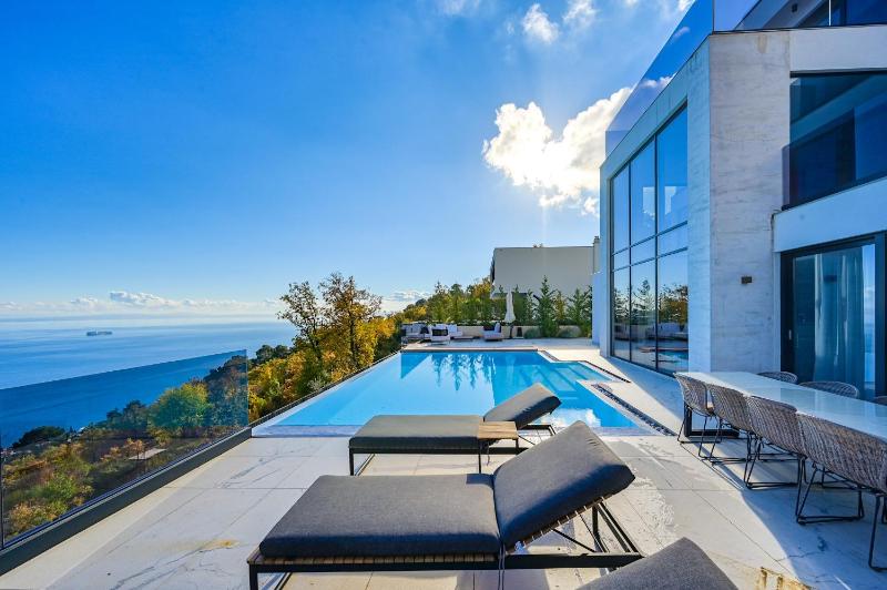 Villa Naya with Heated Pool and Hot Tub - image 8