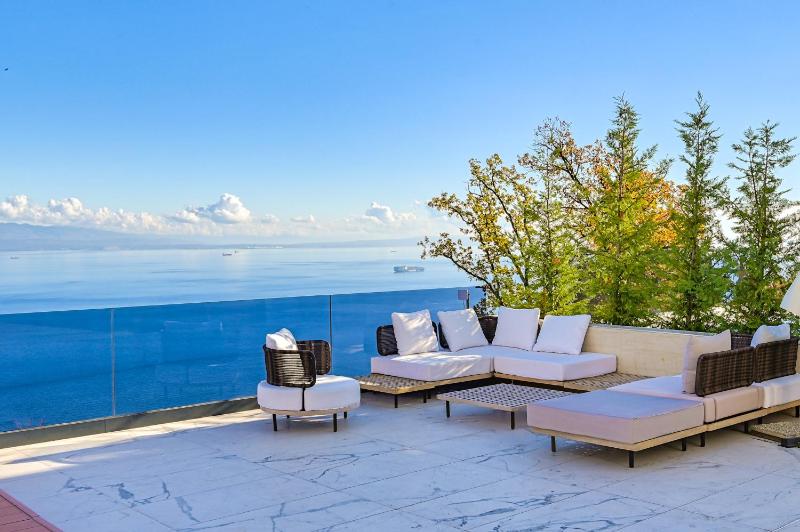 Villa Naya with Heated Pool and Hot Tub - image 20