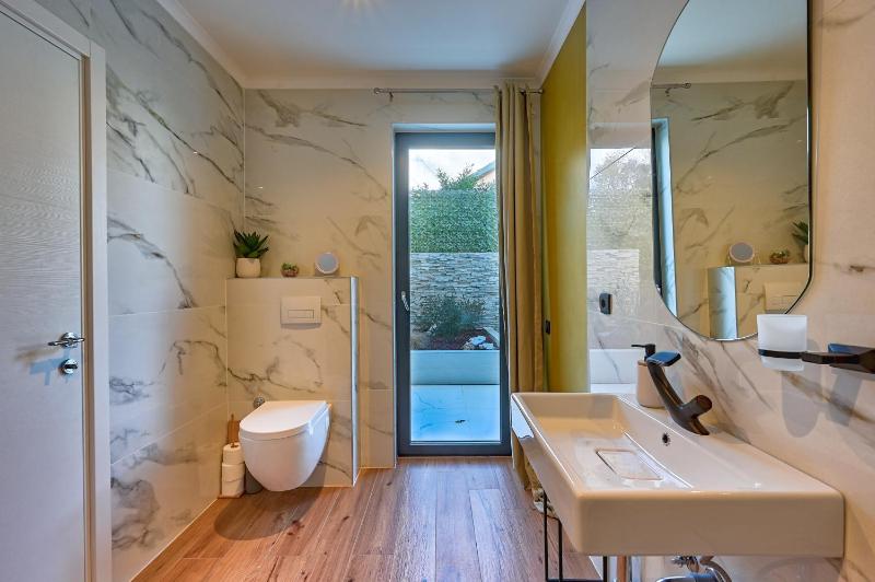 Villa Naya with Heated Pool and Hot Tub - image 19