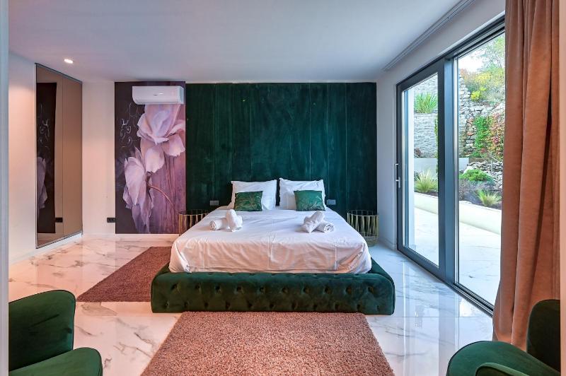 Villa Naya with Heated Pool and Hot Tub - image 9
