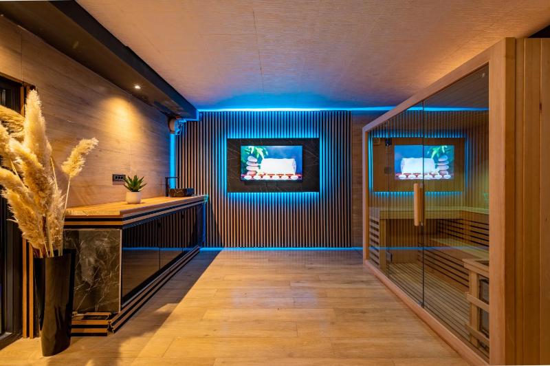Villa Naya with Heated Pool and Hot Tub - image 34