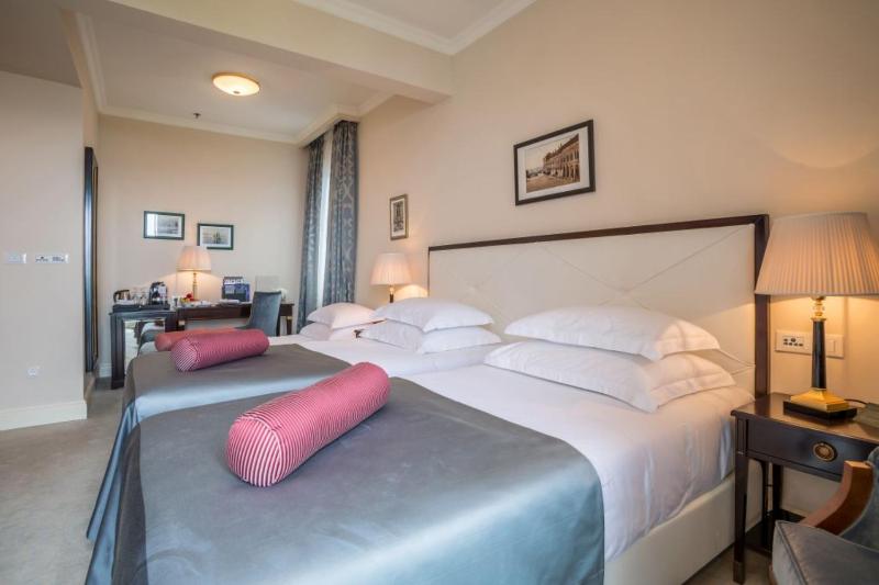 Superior Double or Twin Room with City View image 1