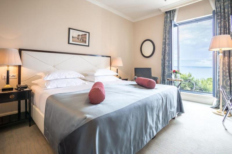 Superior Double Room Sea Side image 3