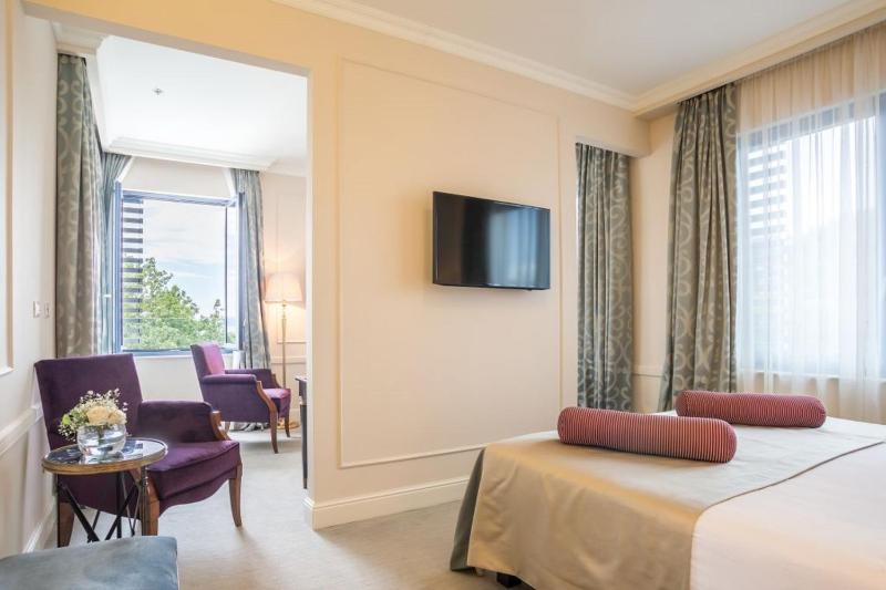 Junior Suite Sea Side image 2