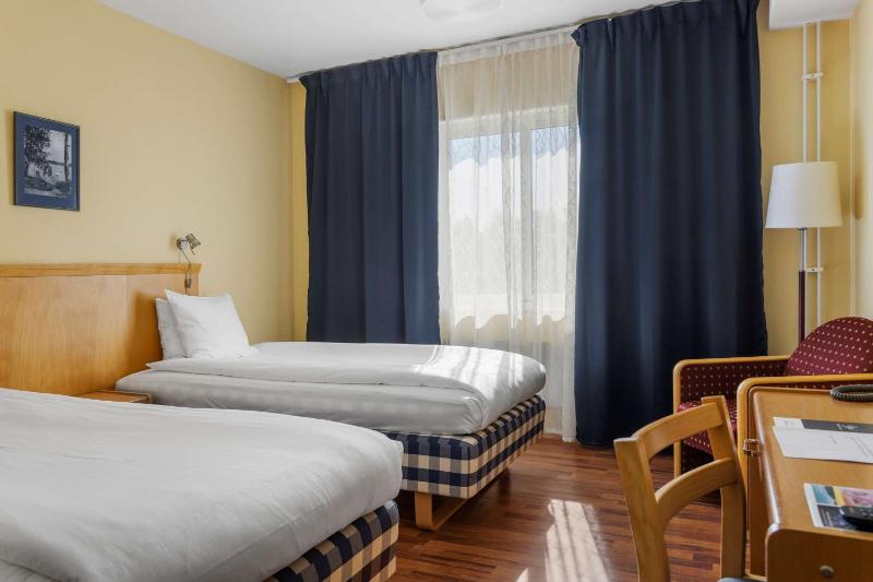 Twin Room with Garden View image 1