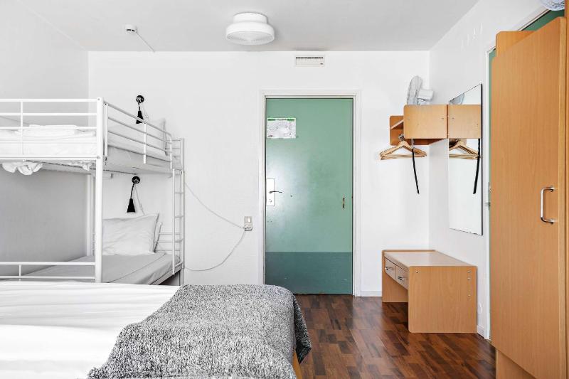 Quadruple Room with Garden View image 4