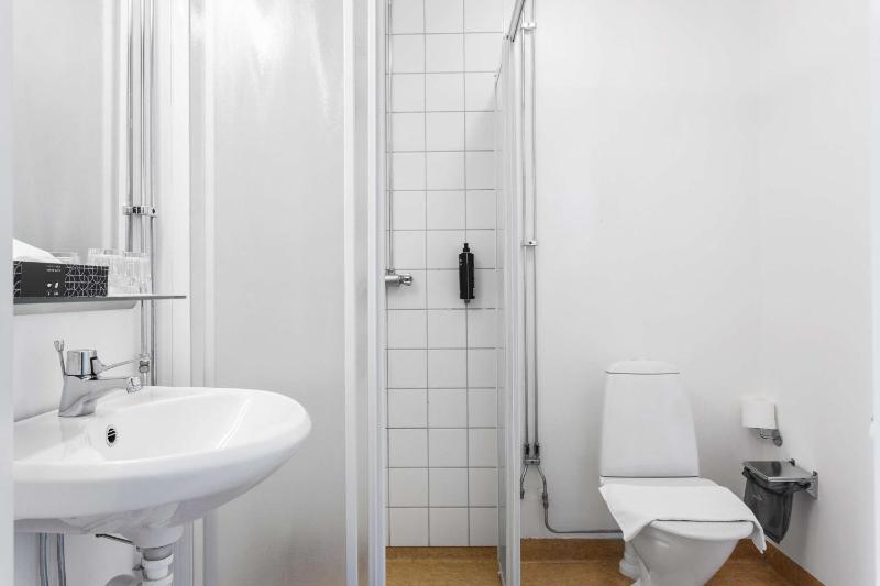 Double Room with Lake View image 4