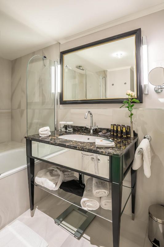 Standard Double Room image 1