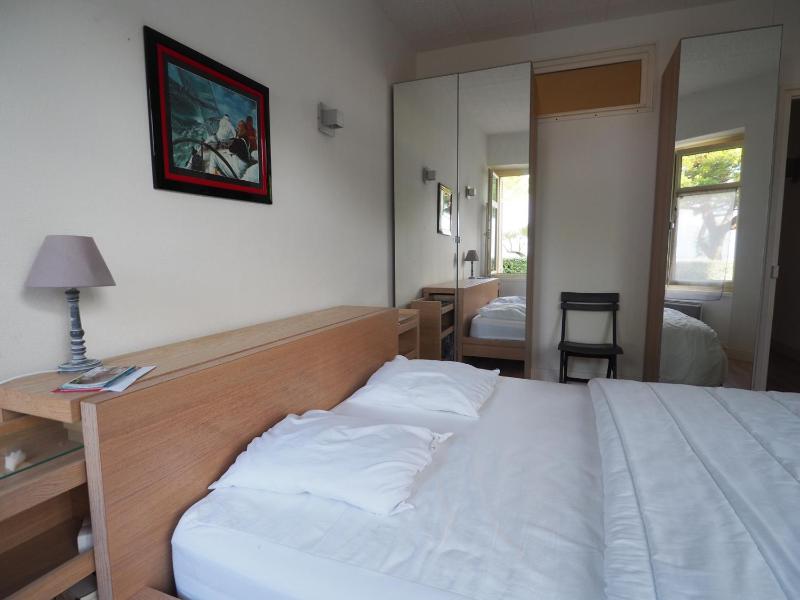 Appartement en Centre-Ville avec Terrasse et Parking Accès Direct à la Plage - FR-1-474-4 - image 6