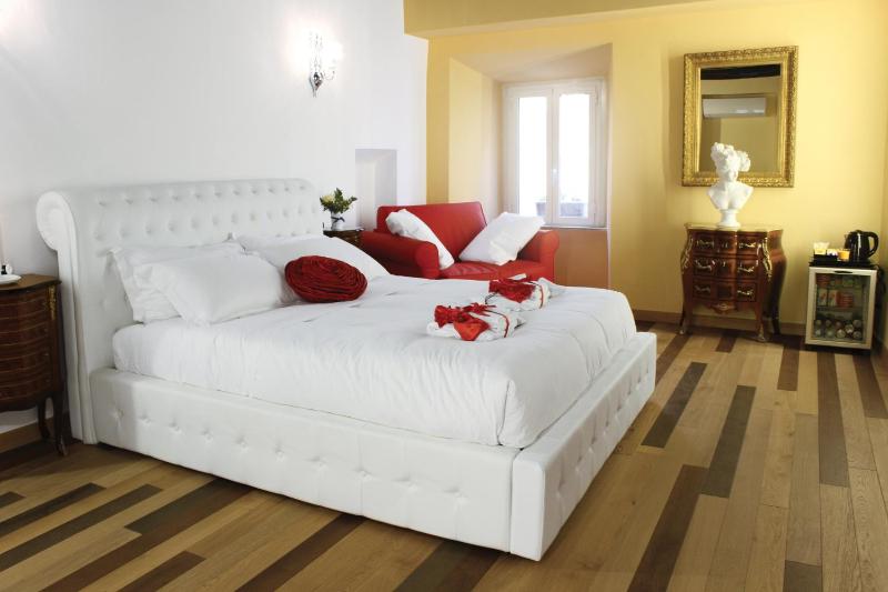 Deluxe Triple Room image 4