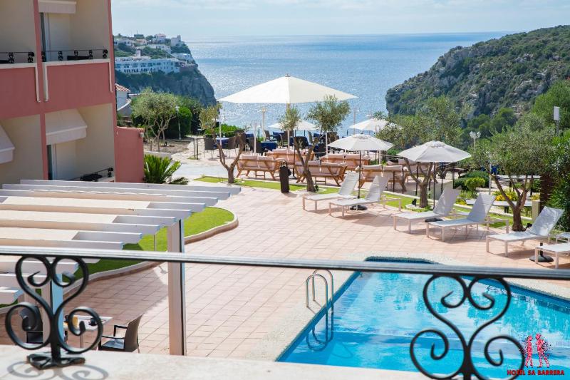 Superior Double or Twin Room with Sea View image 1