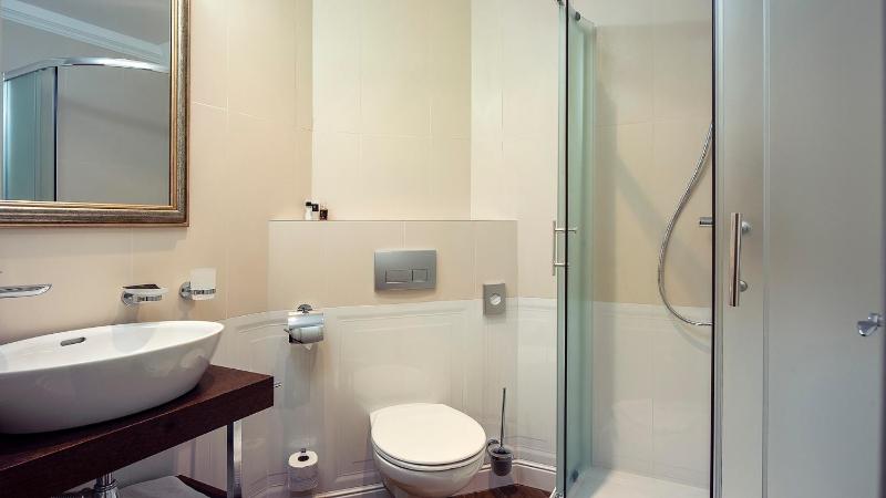 Deluxe Twin Room image 3