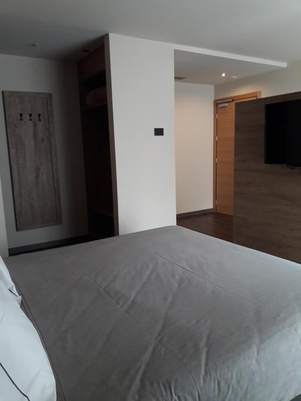 Junior Suite with Balcony image 4