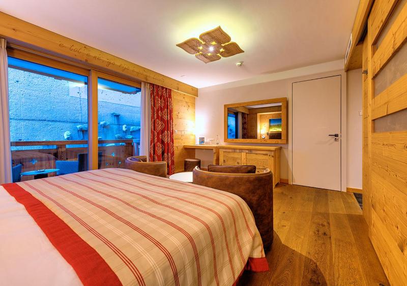 Classic Double Room image 4