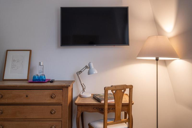 Deluxe Room image 3