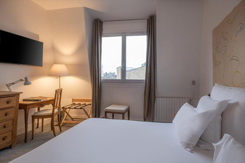 Deluxe Room image 4
