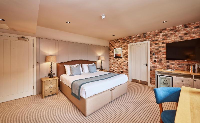 Superior King Room image 4