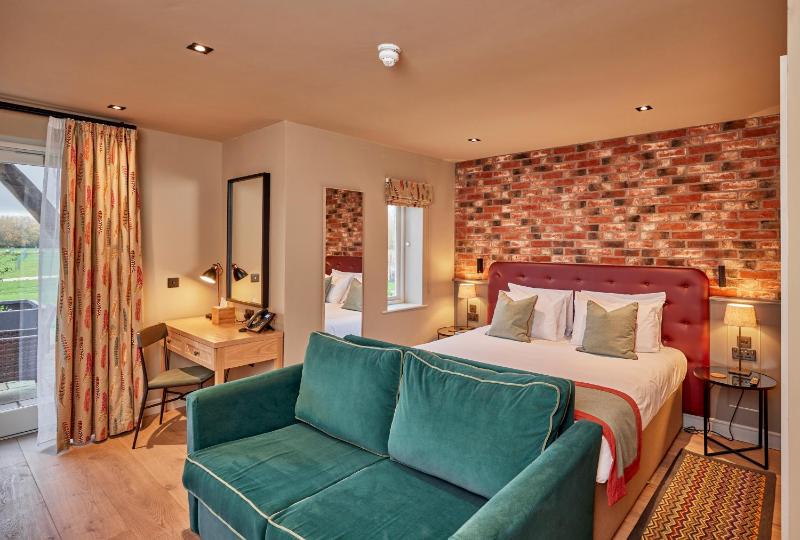 King Room with Lake View image 3