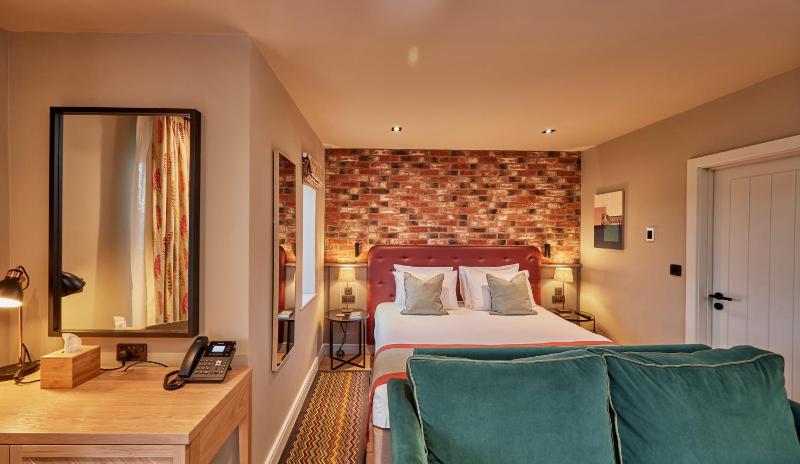 King Room with Lake View image 2