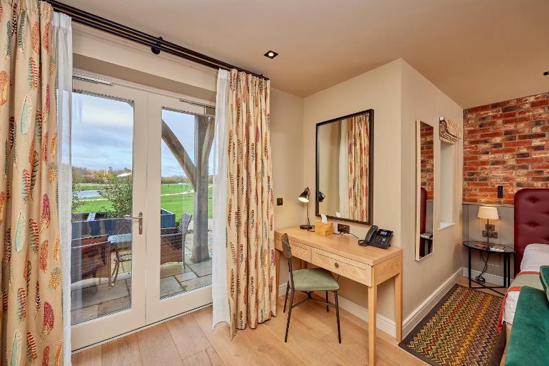 King Room with Lake View image 4