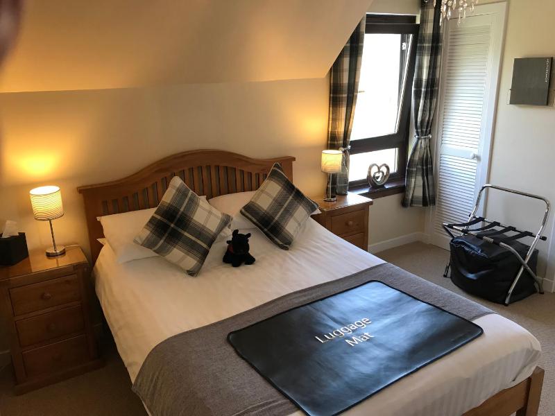 Small Double Room image 4