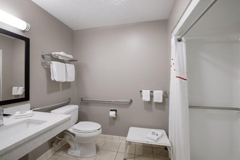 Superior King Room Disability Access Roll-In Shower Non-Smoking image 2