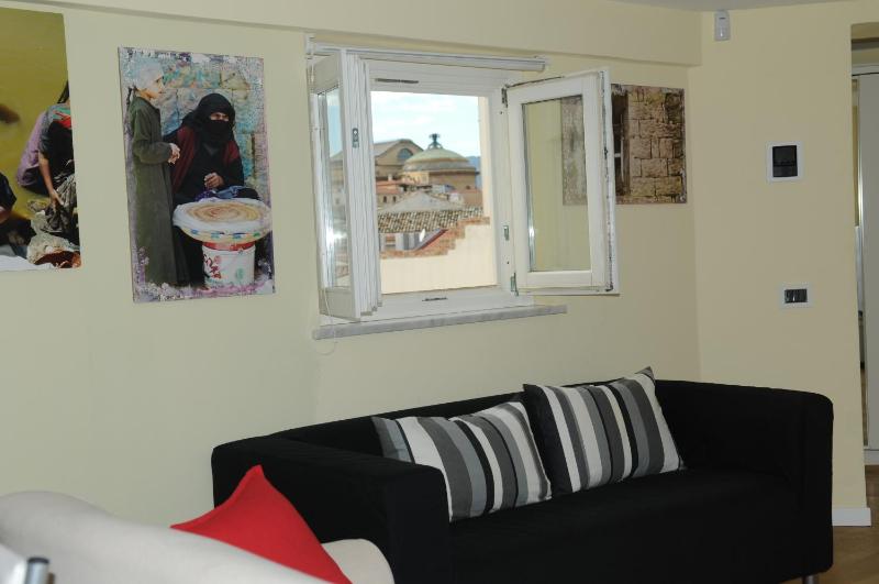 One-Bedroom Apartment image 3