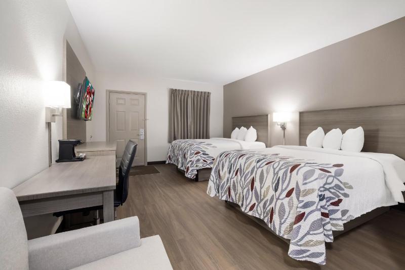 Superior Room with Two Queen Beds Non-Smoking image 4