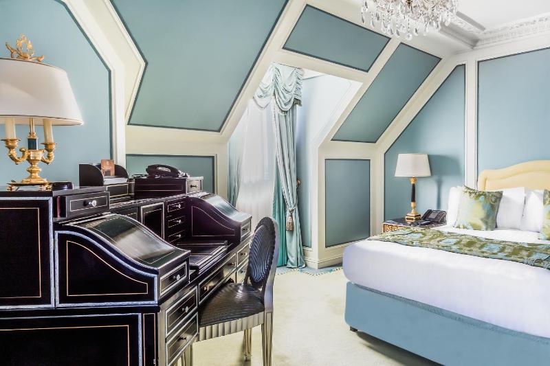 Queen Room image 2