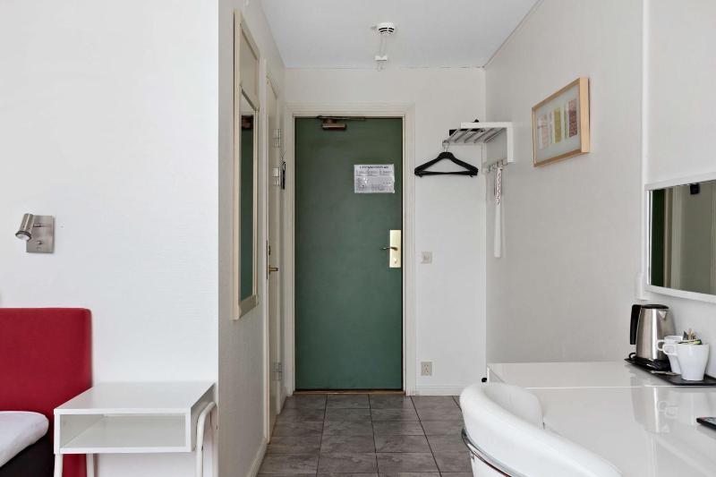 Economy Single Room with Single Bed - Non-Smoking image 4
