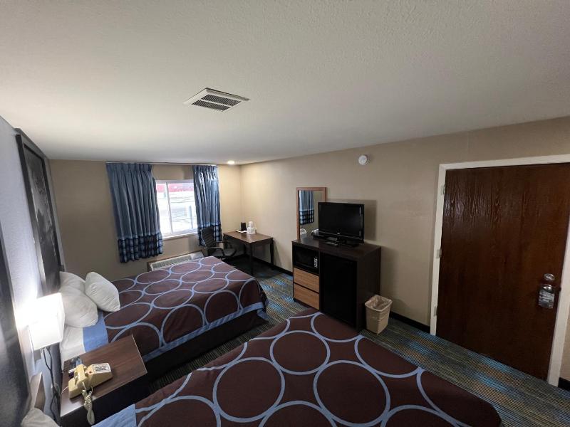 Queen Room with Two Queen Beds - Non-Smoking image 1