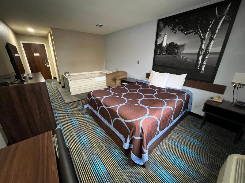 Deluxe Queen Room - Non-Smoking image 1