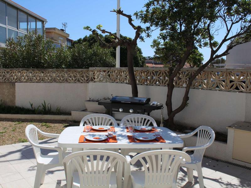 Maison familiale rénovée, à 100m de la plage, terrasse, garage, wifi, au centre de Port-la-Nouvelle - FR-1-229C-51 Images