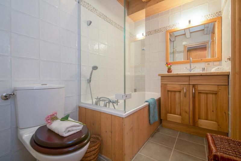 Chalets Zaria Garden Fireplace near Ski Lift - Happy Rentals - image 6
