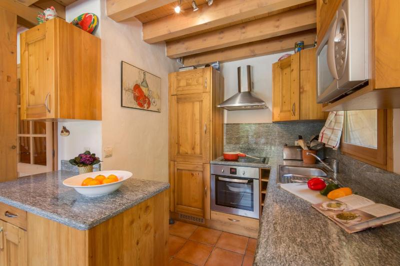 Chalets Zaria Garden Fireplace near Ski Lift - Happy Rentals - image 9